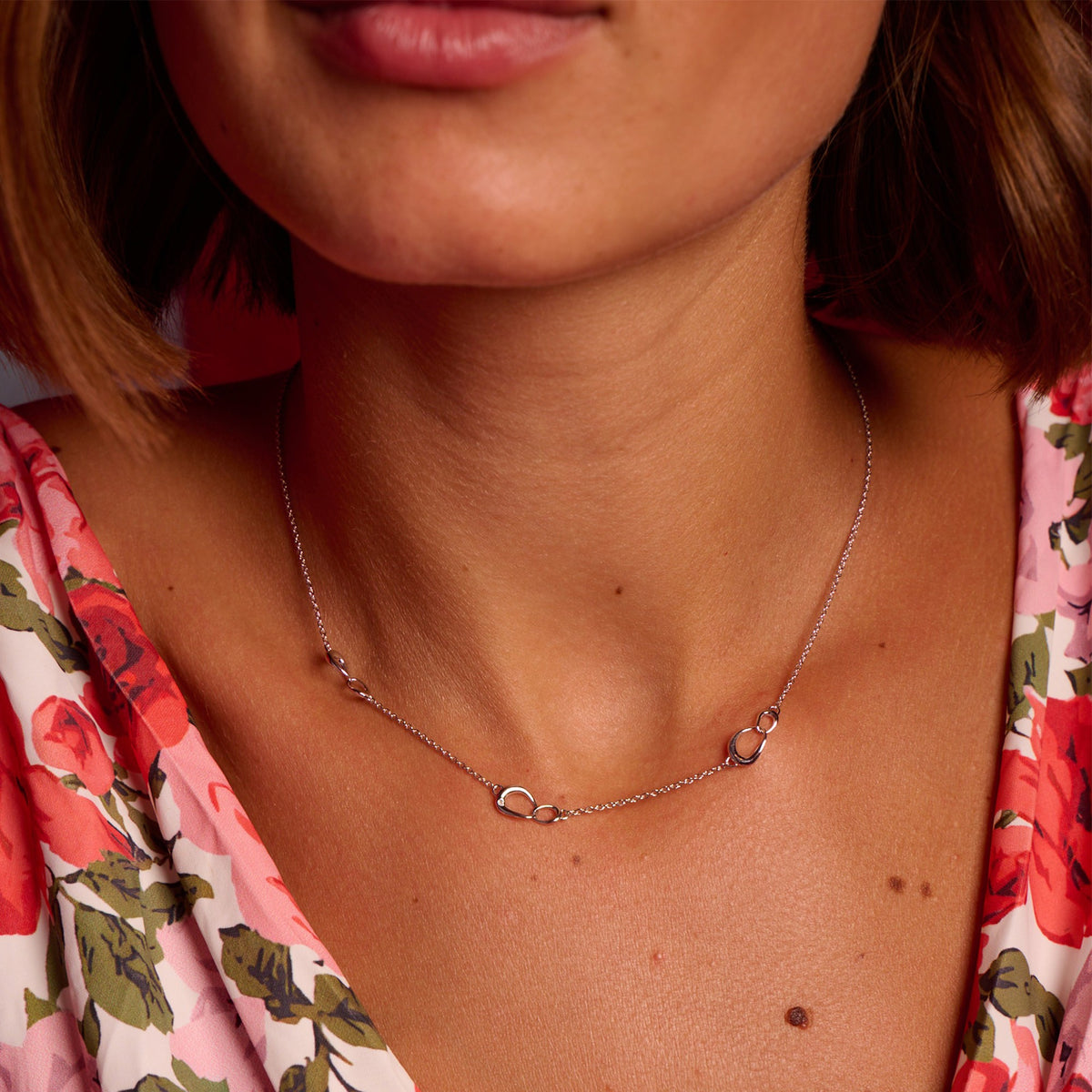 Hot Diamonds Sterling Silver 3 Interlocking Motif Necklace DN249 Media