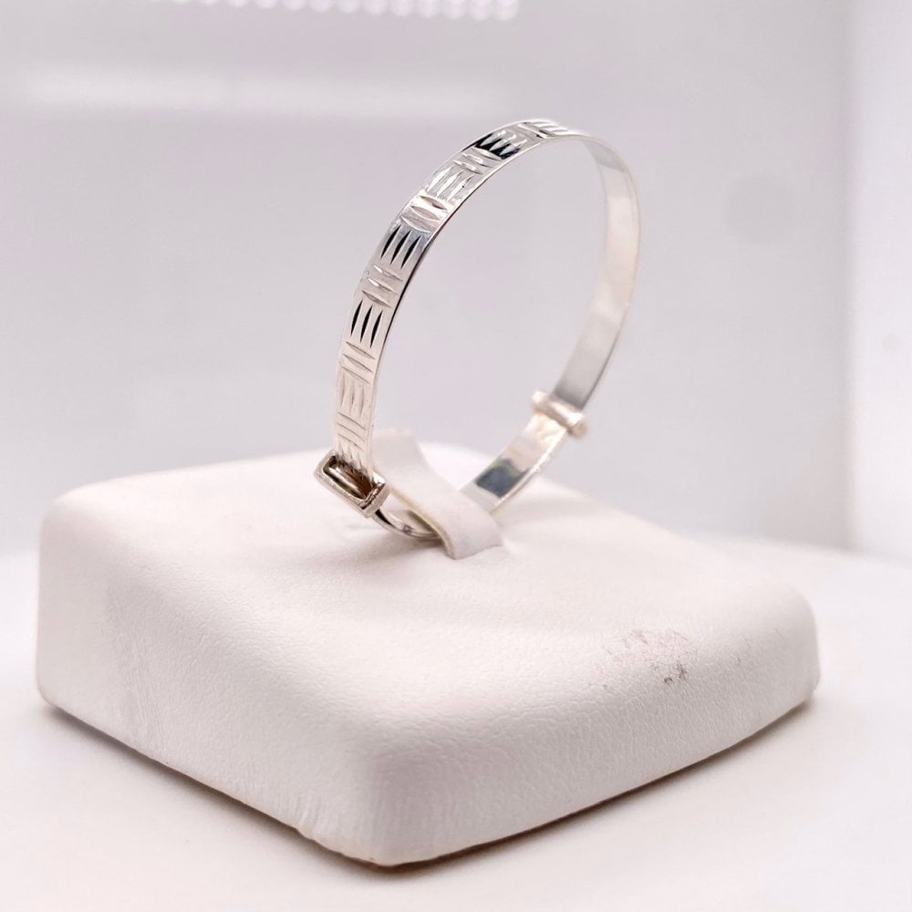 Sterling Silver Expandable Baby Bangle With Diamond Cut SCE4N