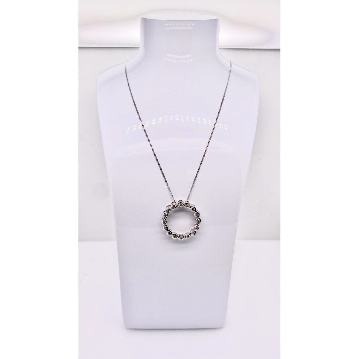 18ct White Gold Diamond Pendant 0.33 Carat