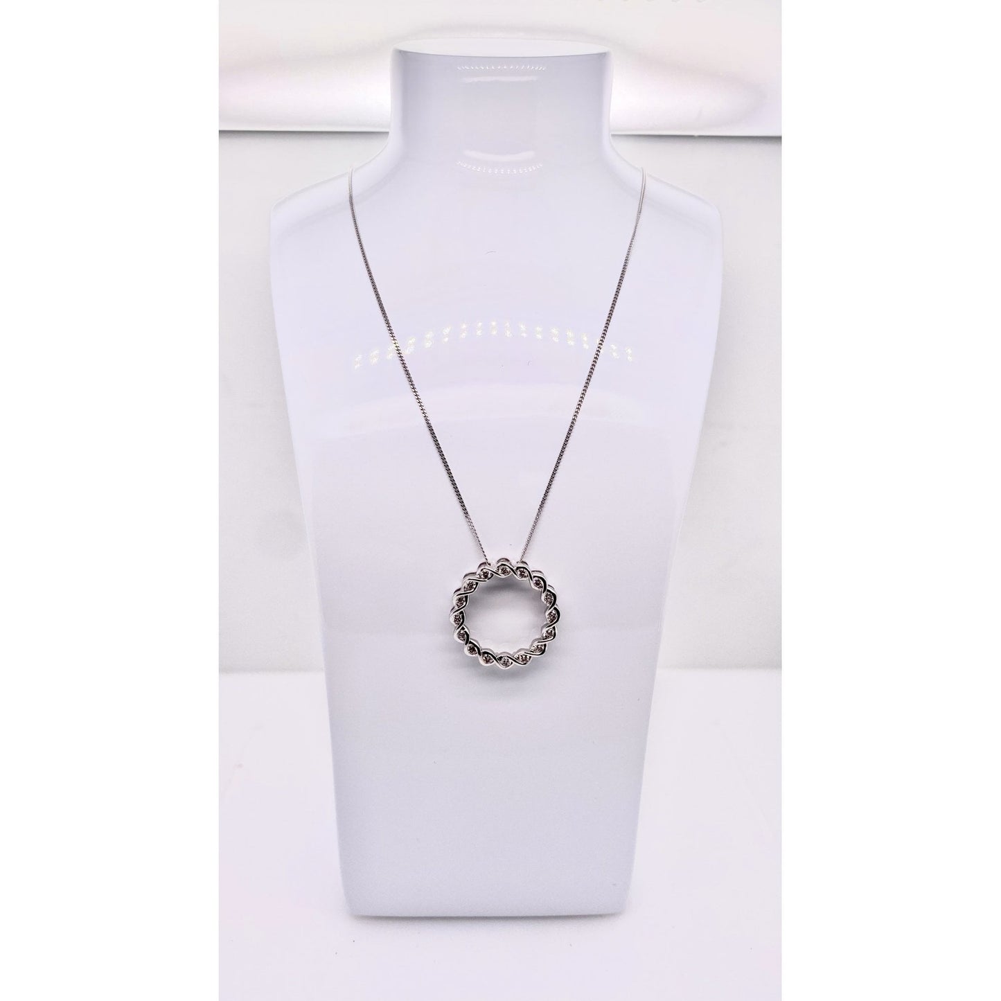 18ct White Gold Diamond Pendant 0.33 Carat