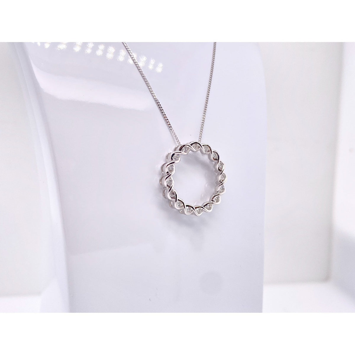 18ct White Gold Diamond Pendant 0.33 Carat