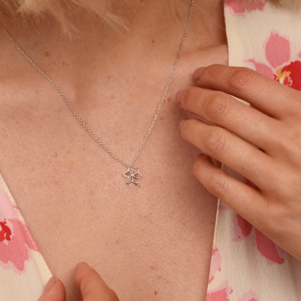 Hot Diamonds Silver Amulets Flower Pendant DP894