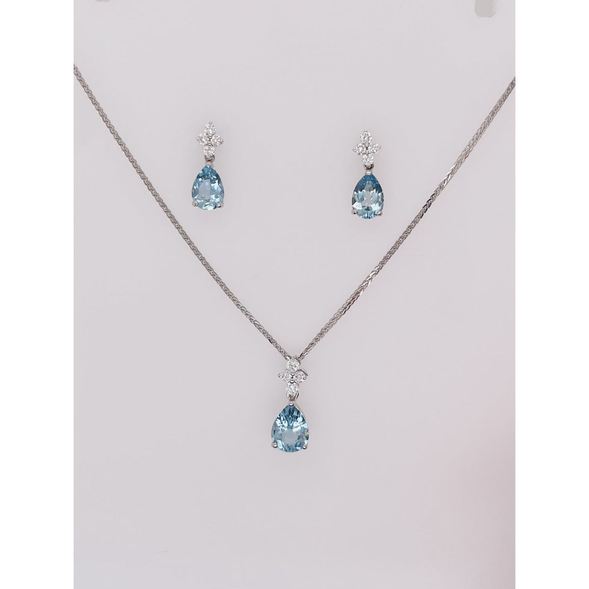 18ct White Gold Ladies Aquamarine and Diamond Drop Earrings