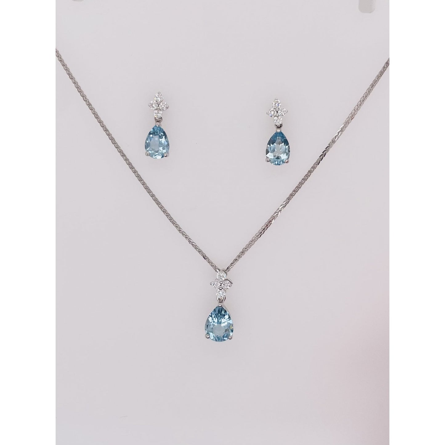 18ct White Gold Ladies Aquamarine and Diamond Drop Earrings